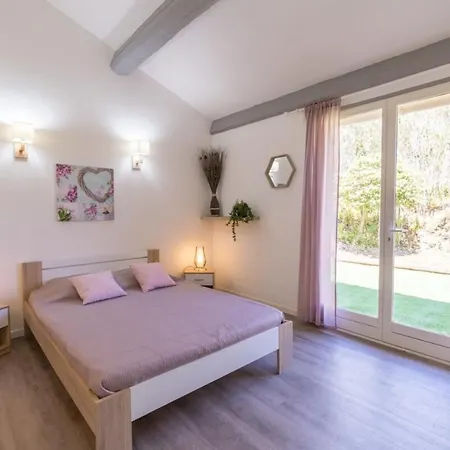 La Felyvonne, Familiale Confortable Avec Sa Grande Terrasse Ombragee Et Sa Vue Degagee Vers La Βίλα Ιέρ