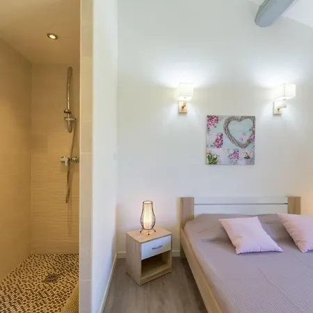 La Félyvonne, Familiale Confortable Avec Sa Grande Terrasse Ombragée Et Sa Vue Dégagée Vers La Villa Hyères