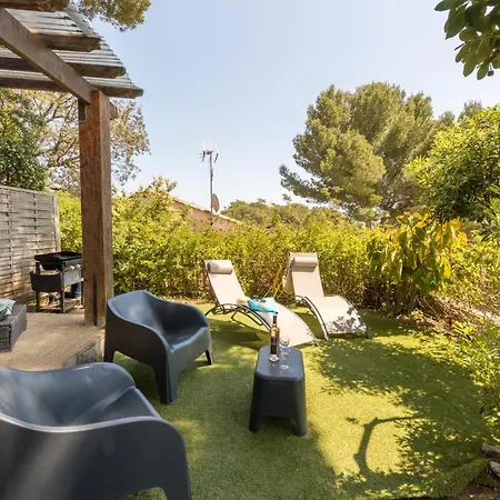 La Félyvonne, Familiale Confortable Avec Sa Grande Terrasse Ombragée Et Sa Vue Dégagée Vers La *