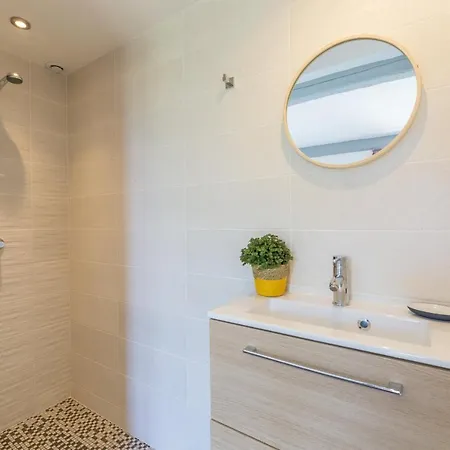 La Félyvonne, Familiale Confortable Avec Sa Grande Terrasse Ombragée Et Sa Vue Dégagée Vers La * Hyères