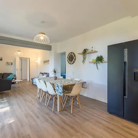 La Felyvonne, Familiale Confortable Avec Sa Grande Terrasse Ombragee Et Sa Vue Degagee Vers La * Ιέρ