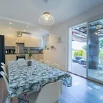 La Felyvonne: Familiale Avec Terrasse Et Vue Villa *