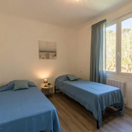 La Felyvonne, Familiale Confortable Avec Sa Grande Terrasse Ombragee Et Sa Vue Degagee Vers La