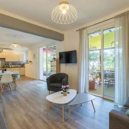 La Felyvonne, Familiale Confortable Avec Sa Grande Terrasse Ombragee Et Sa Vue Degagee Sur * Hyères