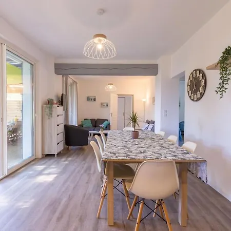 La Felyvonne, Familiale Confortable Avec Sa Grande Terrasse Ombragee Et Sa Vue Degagee Vers La *