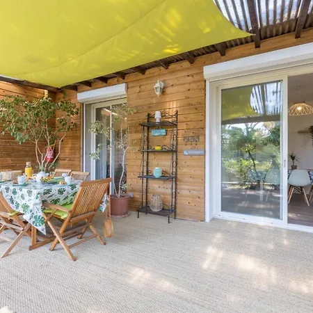 La Felyvonne, Familiale Confortable Avec Sa Grande Terrasse Ombragee Et Sa Vue Degagee Vers La * Ιέρ