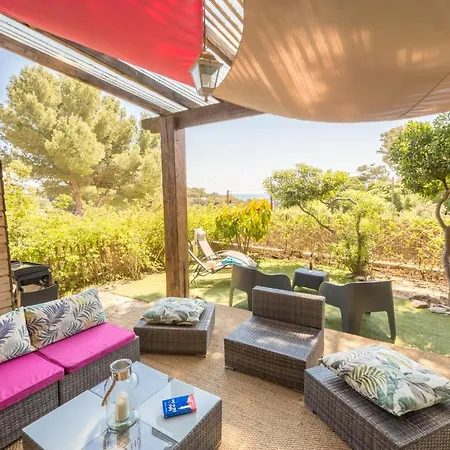 La Felyvonne, Familiale Confortable Avec Sa Grande Terrasse Ombragee Et Sa Vue Degagee Vers La *