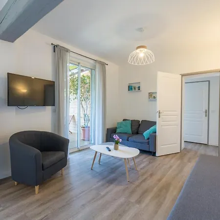 La Felyvonne, Familiale Confortable Avec Sa Grande Terrasse Ombragee Et Sa Vue Degagee Vers La Βίλα Ιέρ