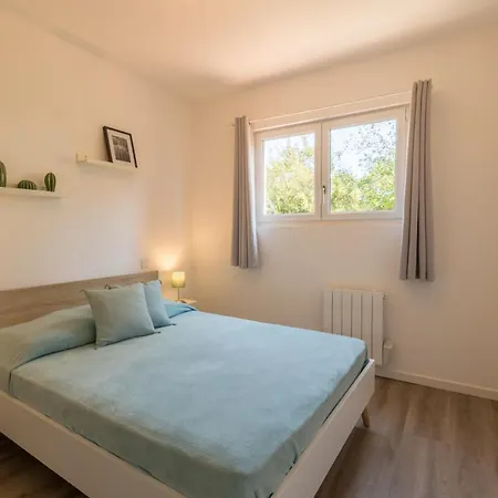 Βίλα La Felyvonne, Familiale Confortable Avec Sa Grande Terrasse Ombragee Et Sa Vue Degagee Vers La Ιέρ