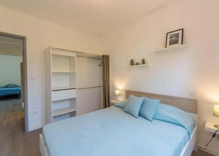 La Felyvonne, Familiale Confortable Avec Sa Grande Terrasse Ombragee Et Sa Vue Degagee Vers La Villa *