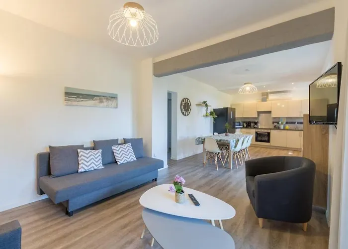 La Felyvonne, Familiale Confortable Avec Sa Grande Terrasse Ombragee Et Sa Vue Degagee Vers La * Hyères