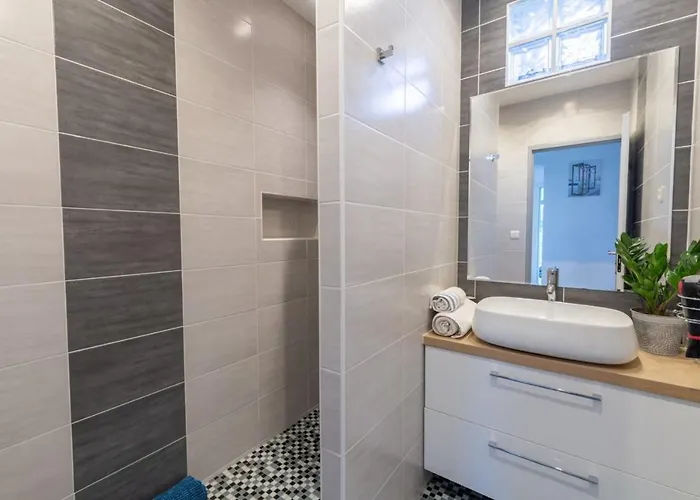 La Felyvonne: Familiale Avec Terrasse Et Vue Villa