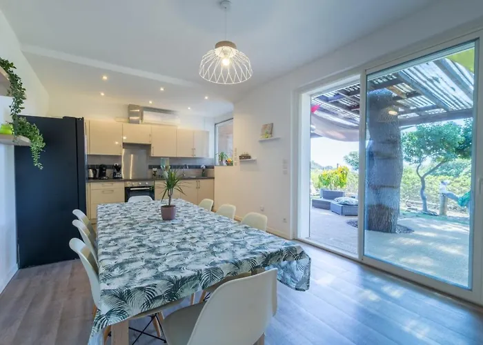 La Felyvonne: Familiale Avec Terrasse Et Vue Villa *