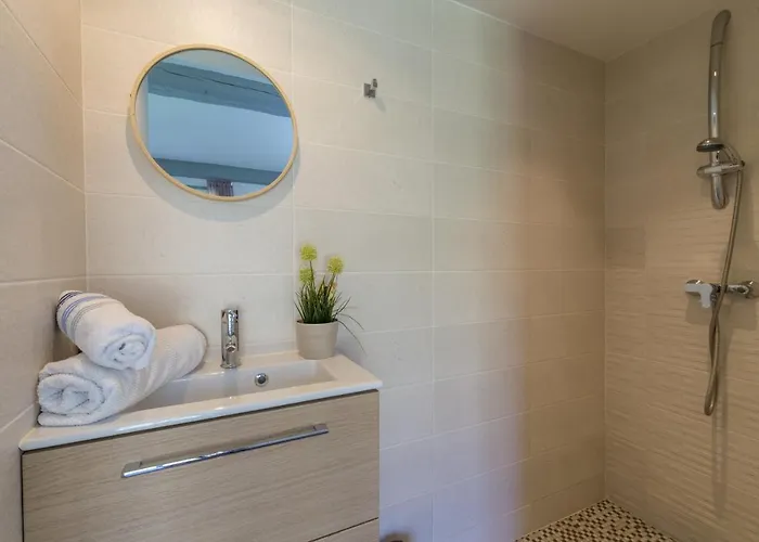 La Felyvonne: Familiale Avec Terrasse Et Vue