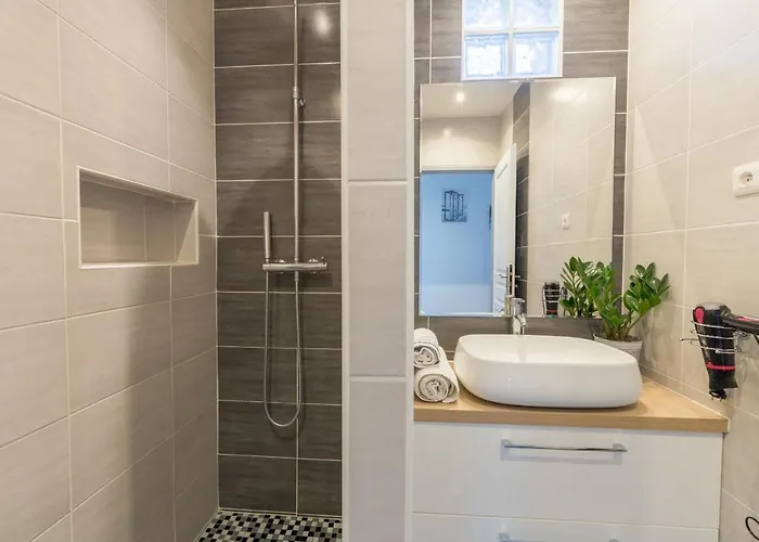 La Felyvonne: Familiale Avec Terrasse Et Vue Hyeres